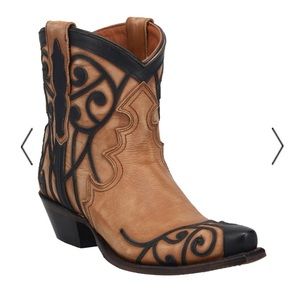 🎉 FLASH SALE 🎉 NWT Dan post not bashful short ankle boots booties 6.5 DP4081